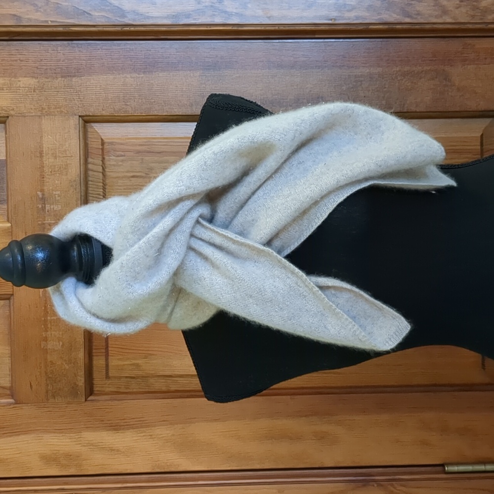 Pure Collection Women's Cashmere Scarf- Light Gray
